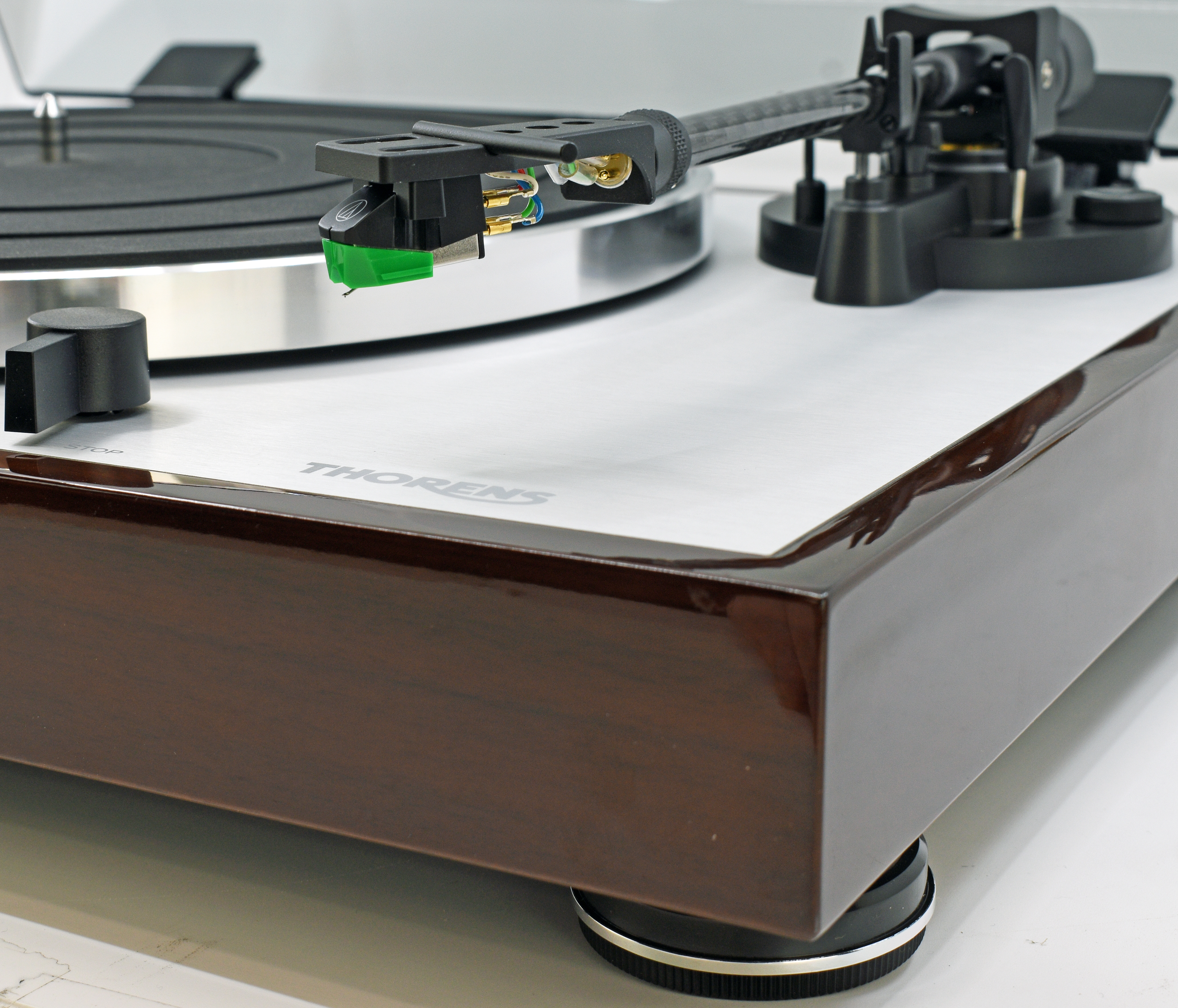 Thorens TD 402 DD Direct-Drive Turntable with Cartridge (High-Gloss Walnut) - Image 6