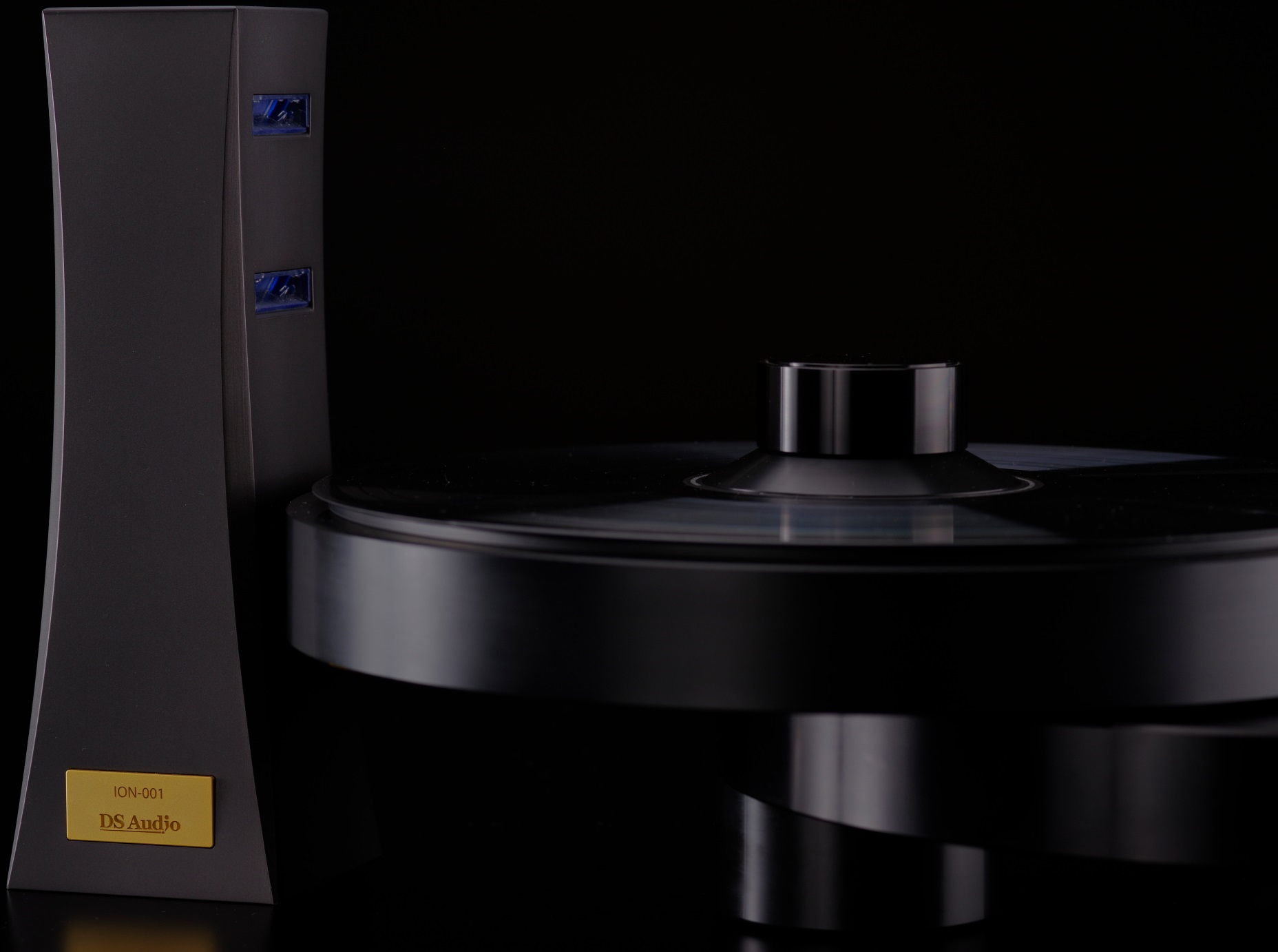 DS Audio ION-001 Anti-Static Vinyl Ionizer, product image from Hifiheaven