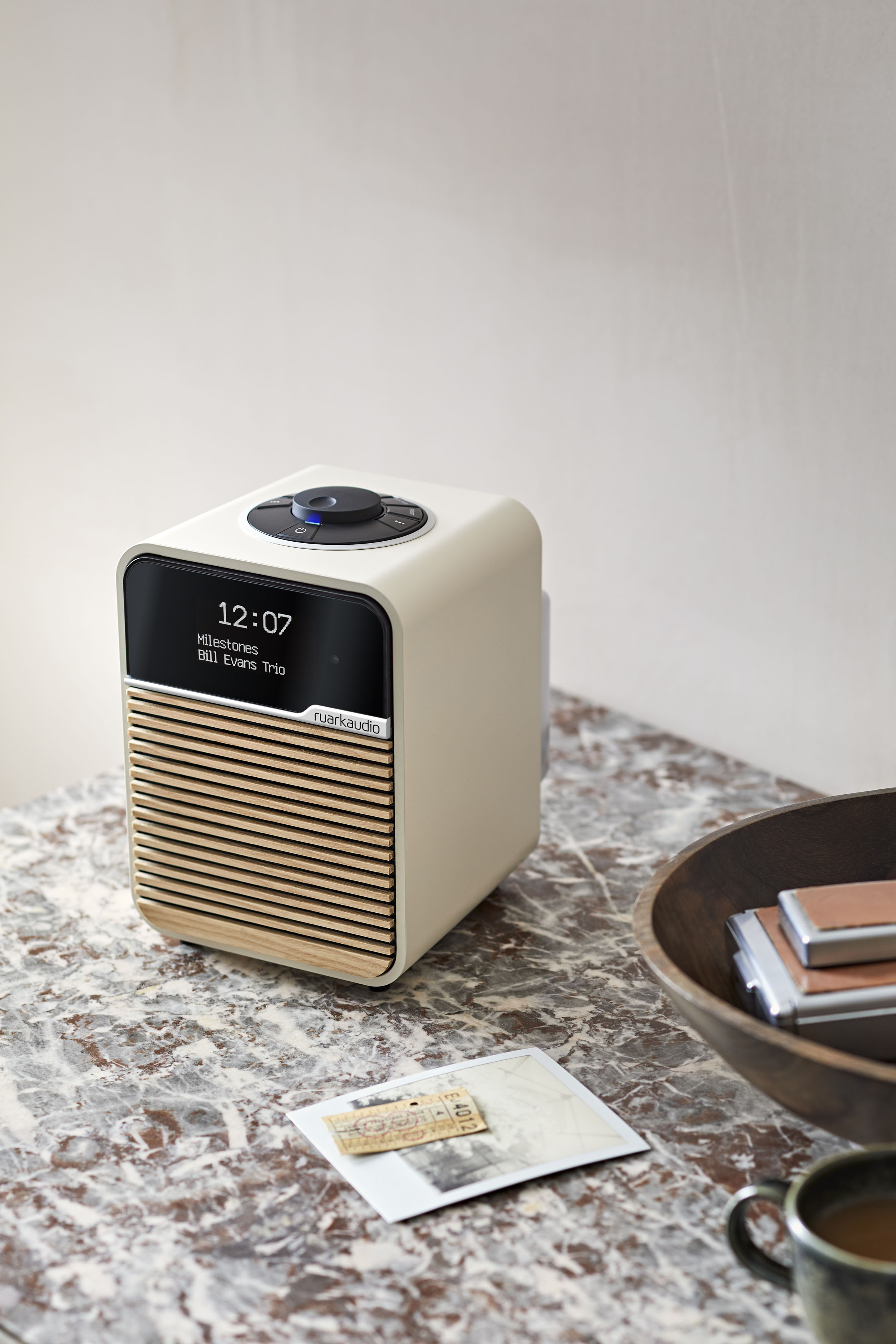 Ruark Audio R1 MK4 Deluxe Bluetooth/USB/FM Radio (Light Cream) - Image 8