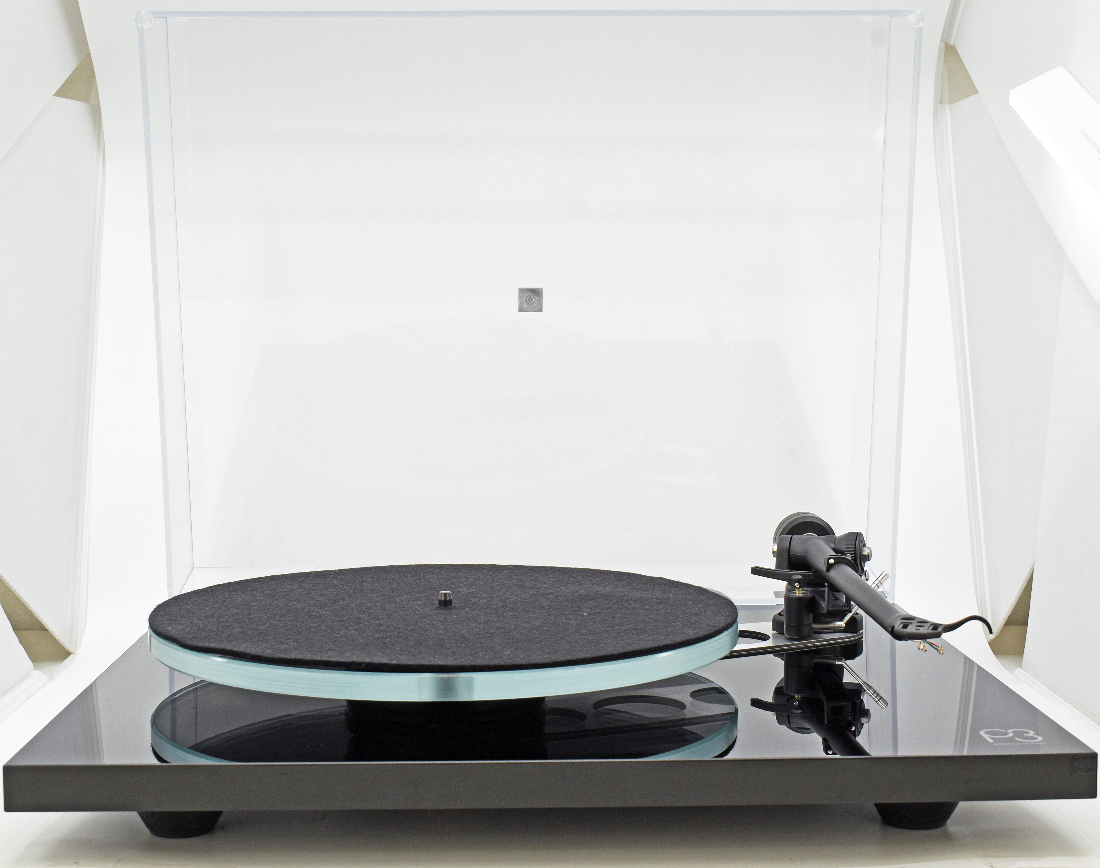 Rega Planar 3 Turntable (Gloss Black)