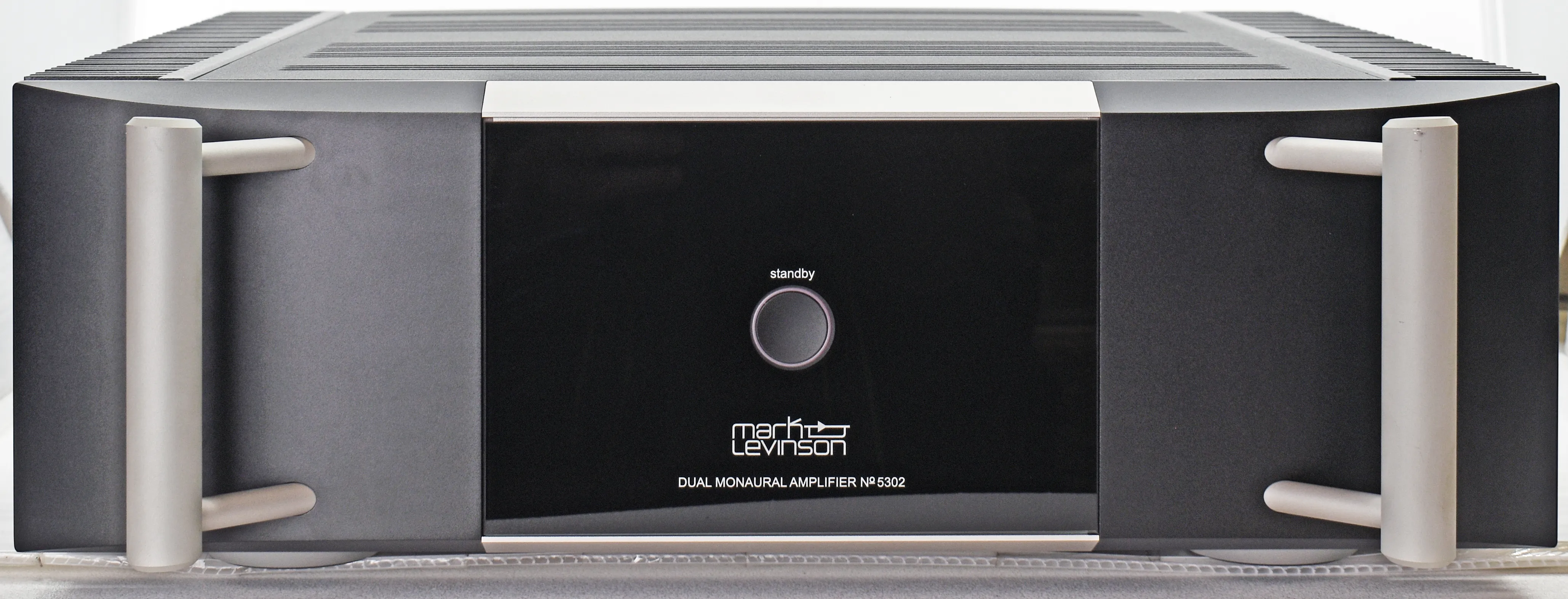Mark Levinson No. 5302 270-watt dual-mono balanced Power Amplifier
